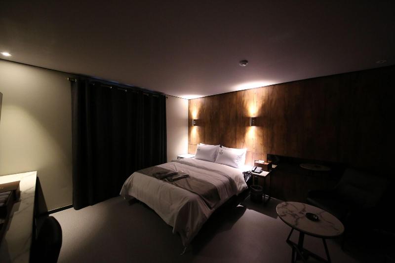 Ninespot Hotel image