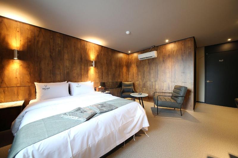 Ninespot Hotel image