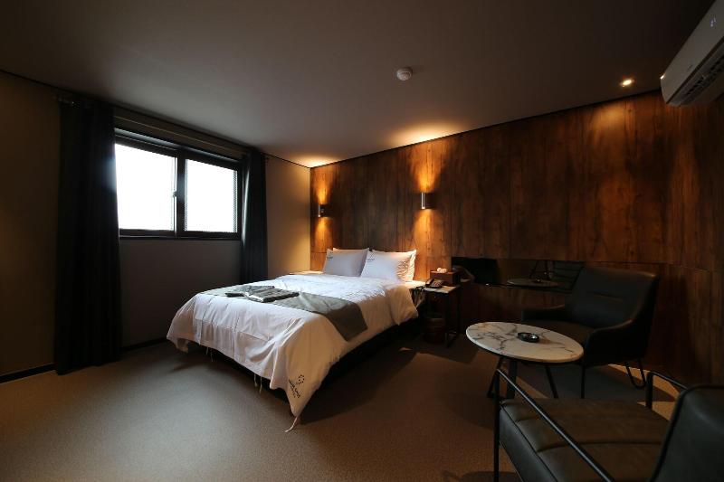Ninespot Hotel image