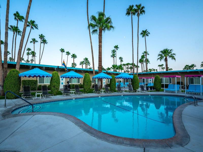 Inndulge Iconic Gay Men S Resort image