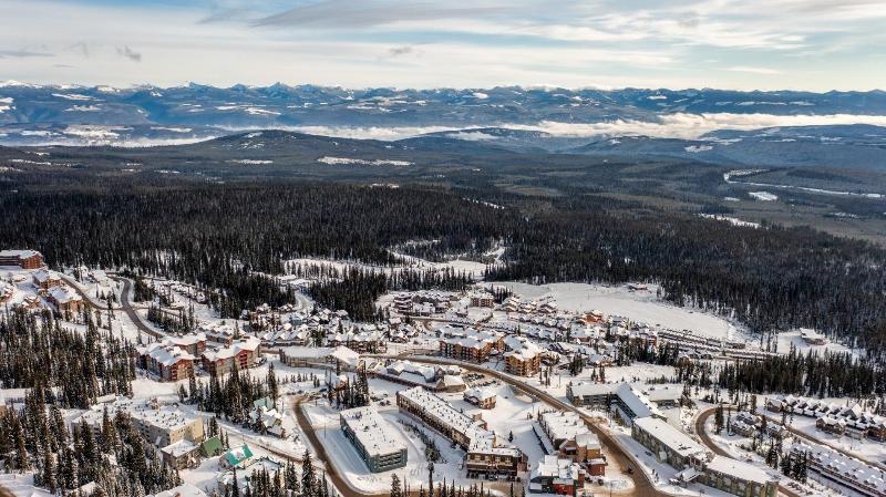 Chalet Monashee Brand New High End Property With — main photo