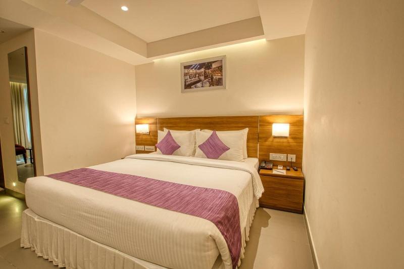 Lilac Hotel 5th Block image