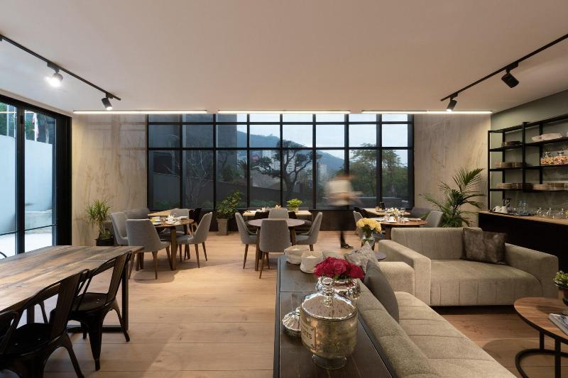 Votre Hotel image