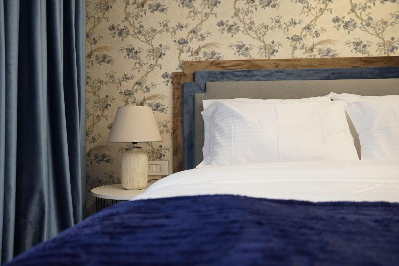 Votre Hotel image