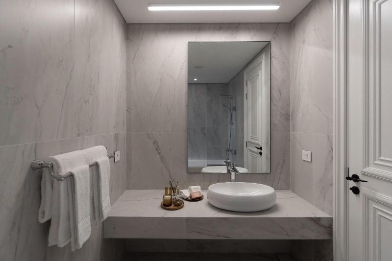 Votre Hotel image