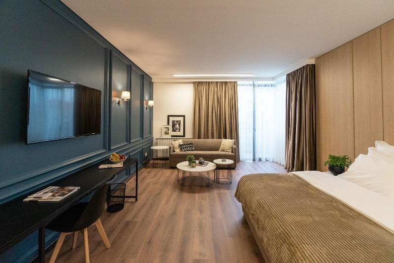Votre Hotel image