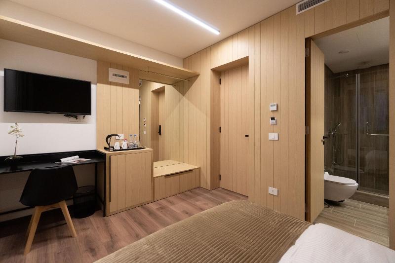 Votre Hotel image