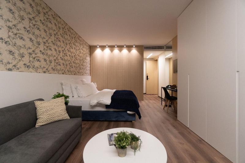 Votre Hotel image