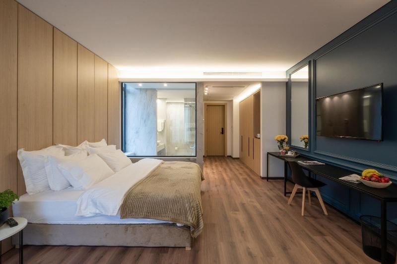 Votre Hotel image