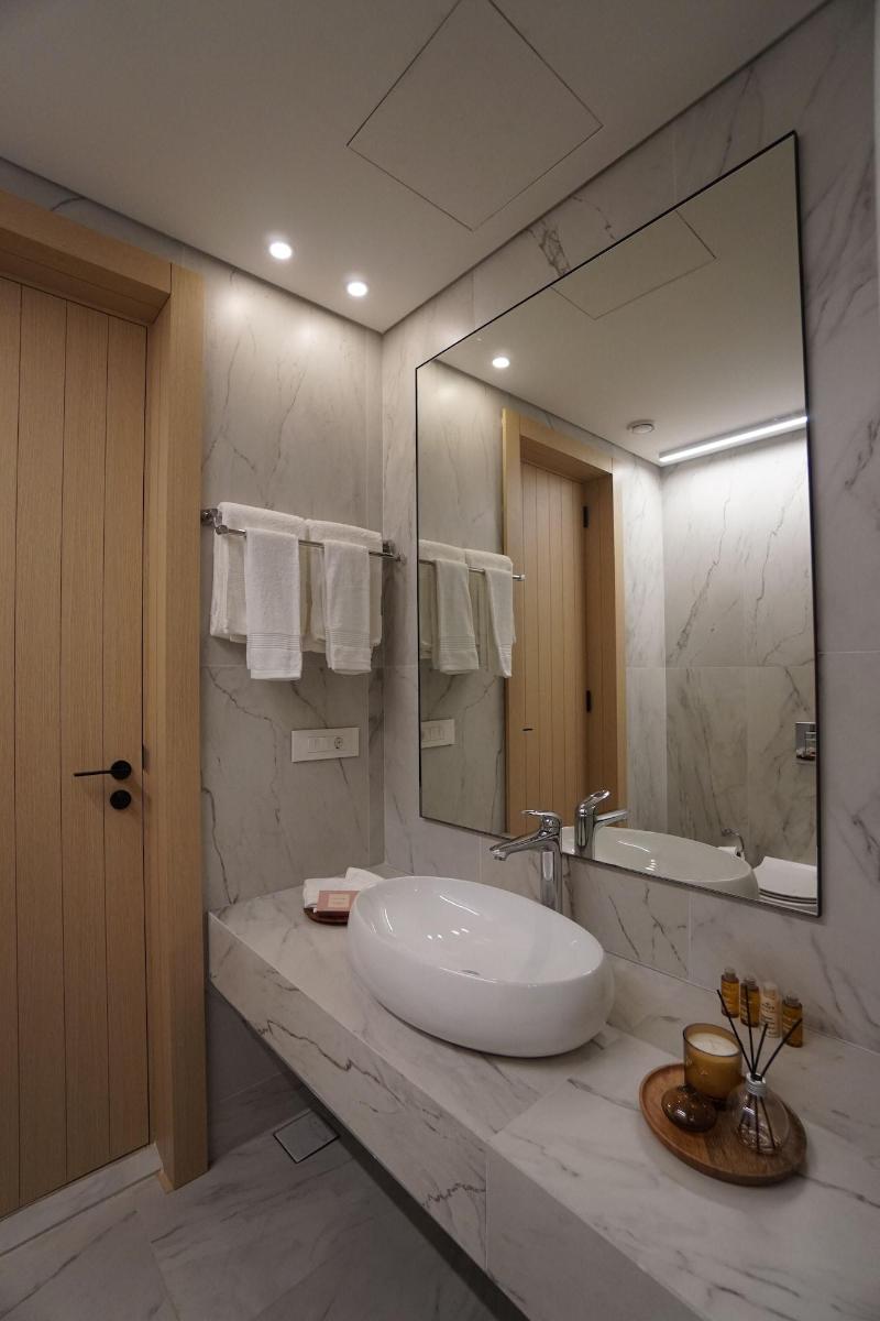 Votre Hotel image