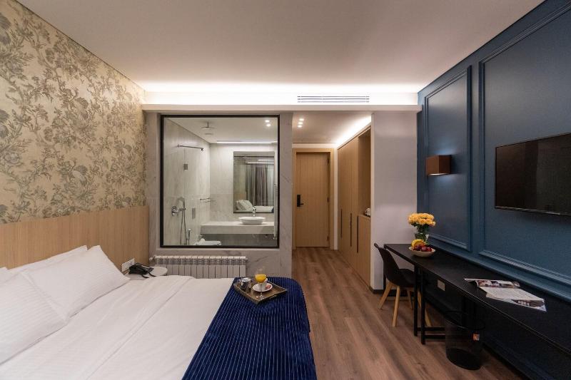 Votre Hotel image