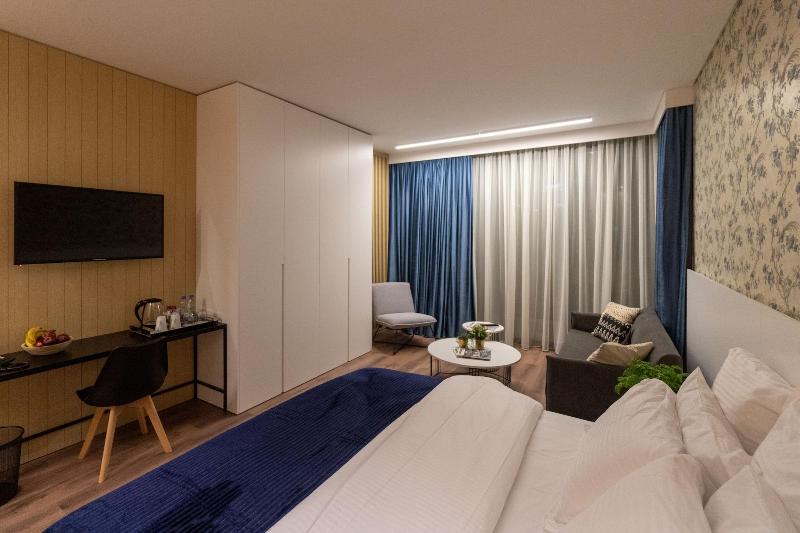Votre Hotel image