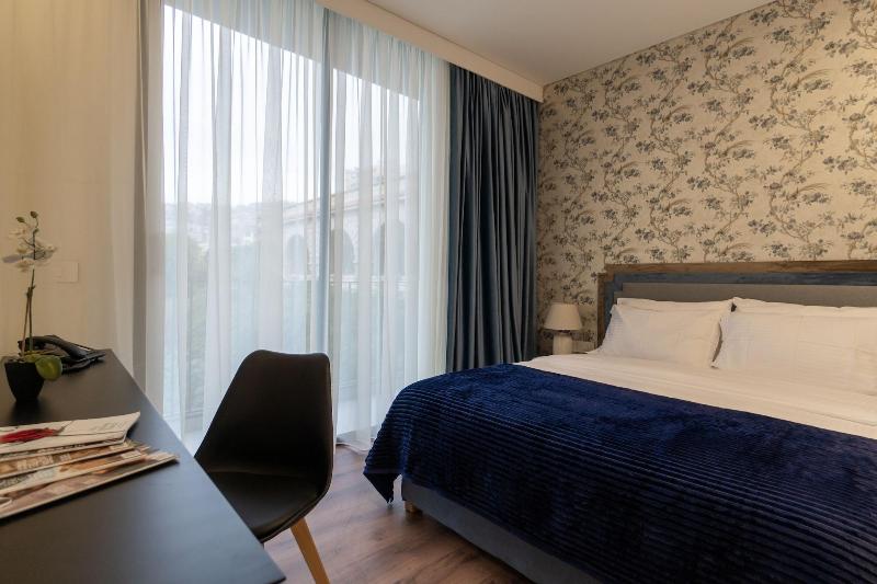 Votre Hotel image