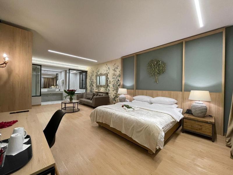 Votre Hotel image
