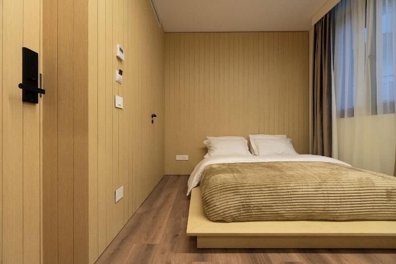 Votre Hotel image