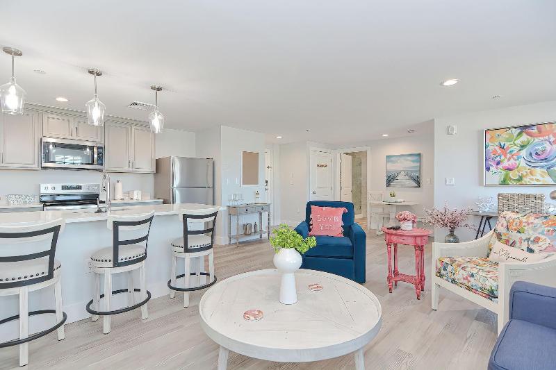Harbourtown Suites image