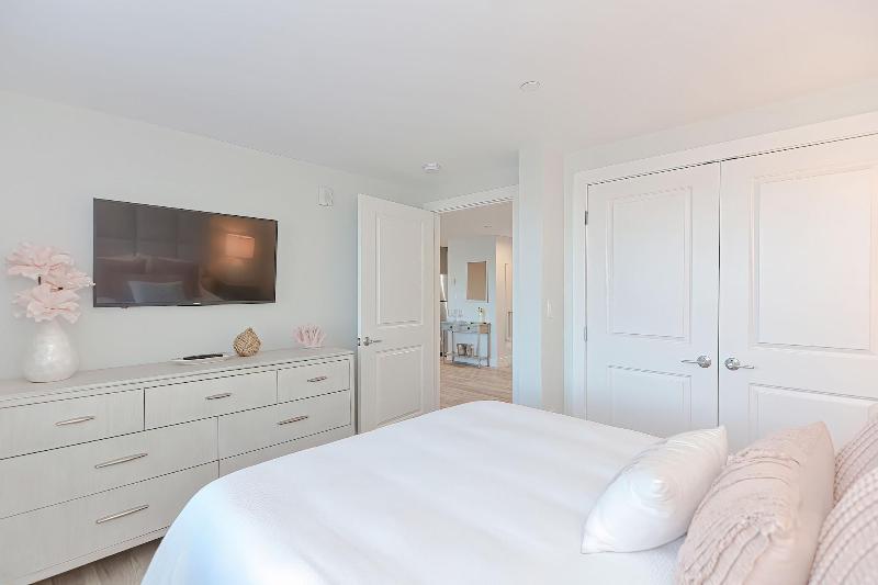 Harbourtown Suites image