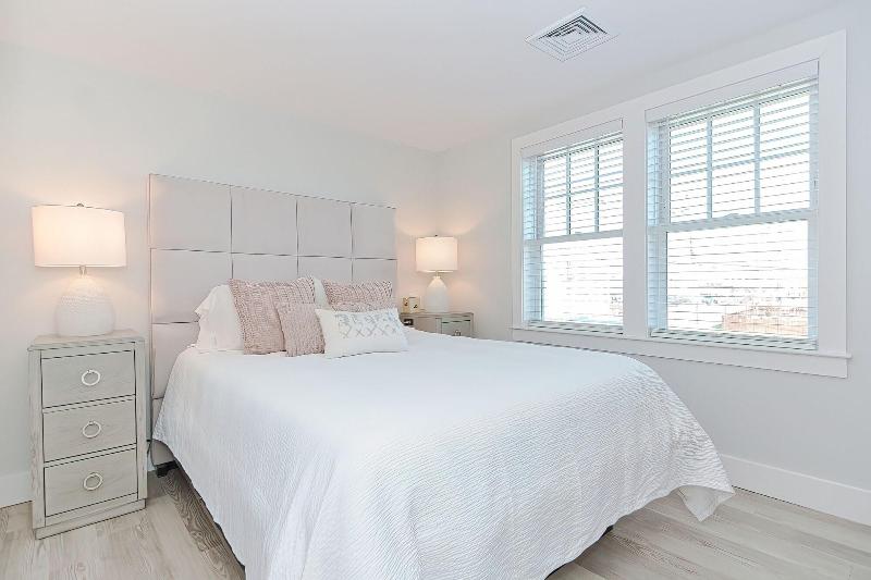 Harbourtown Suites image