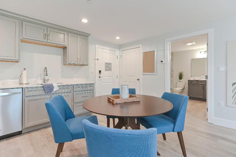 Harbourtown Suites image