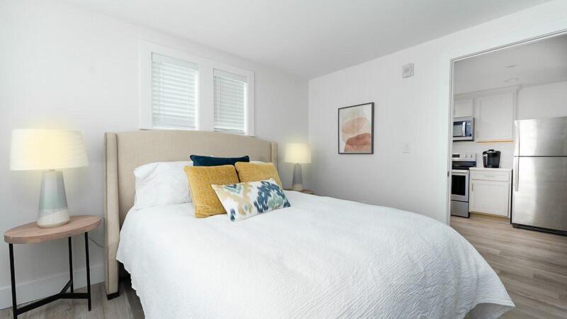 Harbourtown Suites image