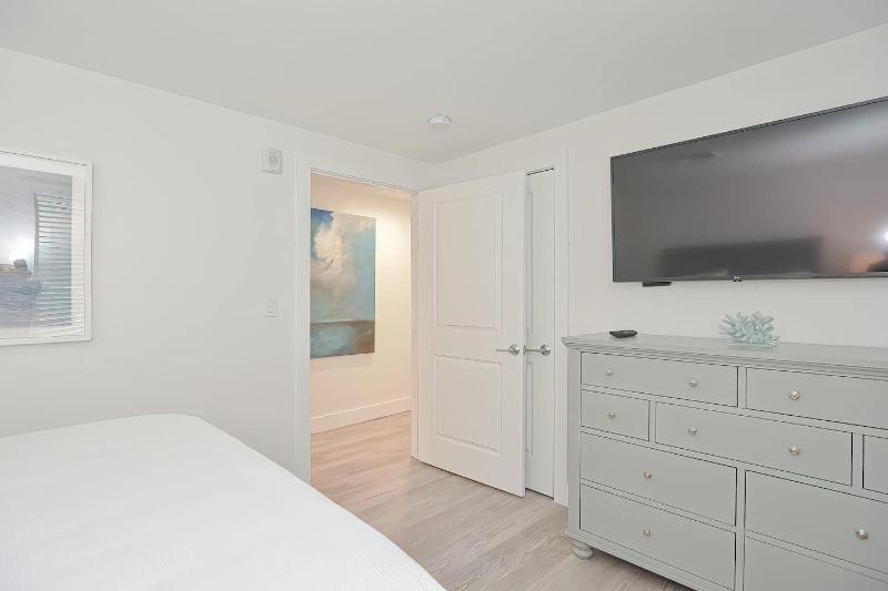 Harbourtown Suites image