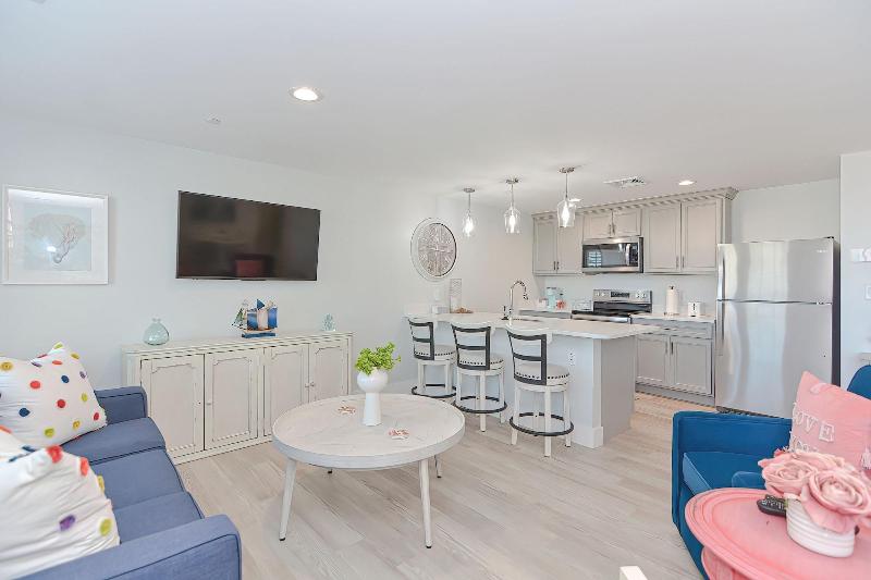 Harbourtown Suites image