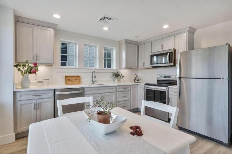 Harbourtown Suites image