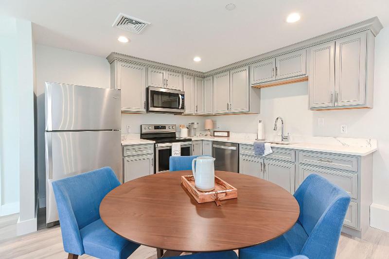 Harbourtown Suites image