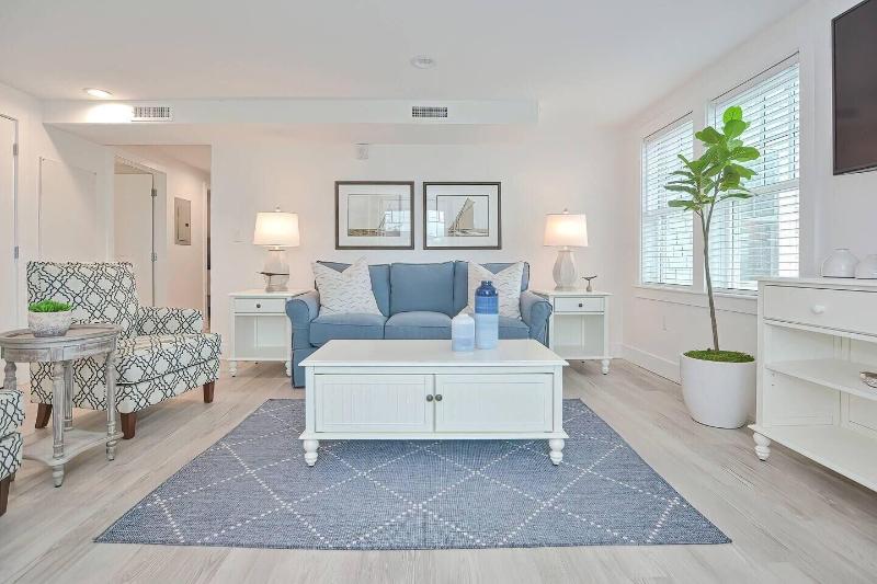 Harbourtown Suites image