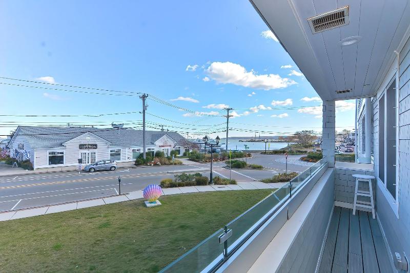 Harbourtown Suites image