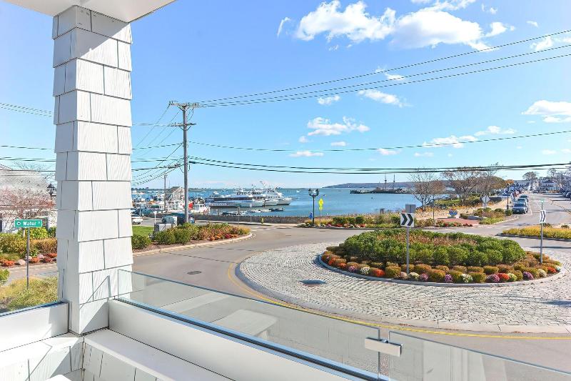 Harbourtown Suites image