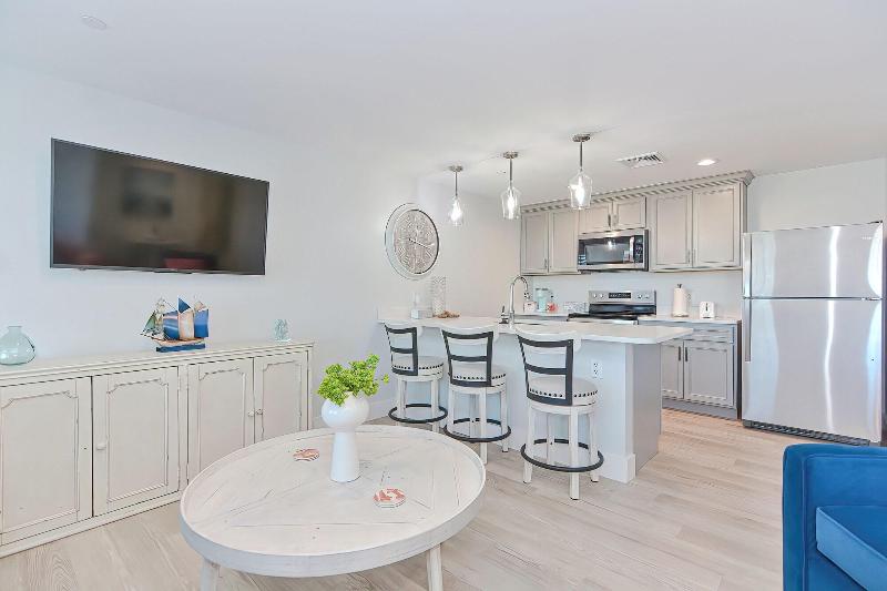 Harbourtown Suites image