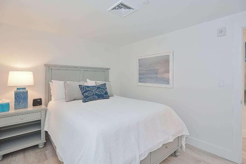 Harbourtown Suites image