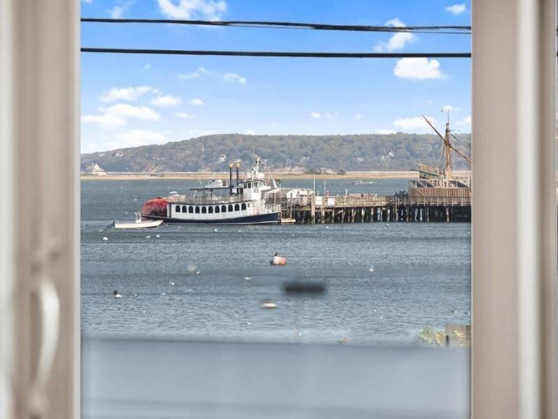 Harbourtown Suites image