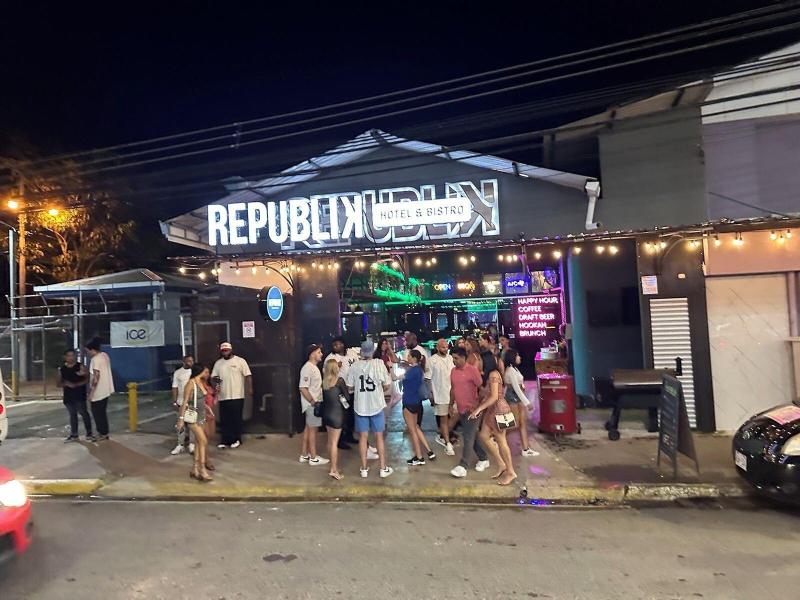 Hotel Blue Marlin Nightclub Sports Bar On Site — photo 2