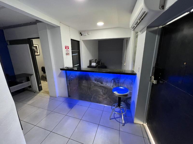 Hotel Blue Marlin Nightclub Sports Bar On Site — photo 4