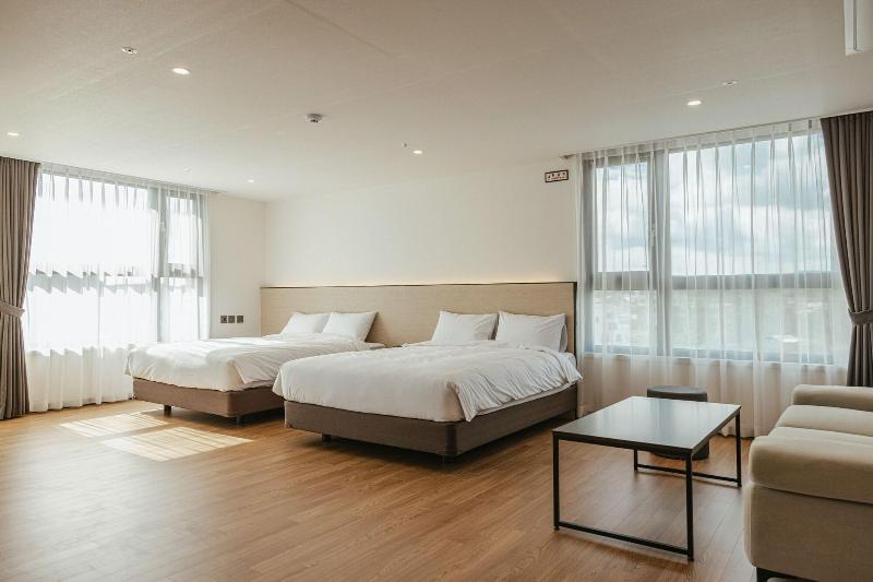 Lemain Hotel Seogwipo image