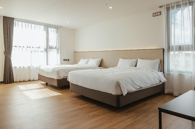 Lemain Hotel Seogwipo image