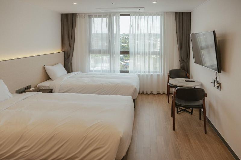 Lemain Hotel Seogwipo image