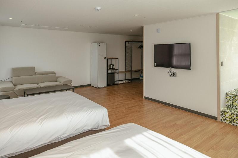 Lemain Hotel Seogwipo image