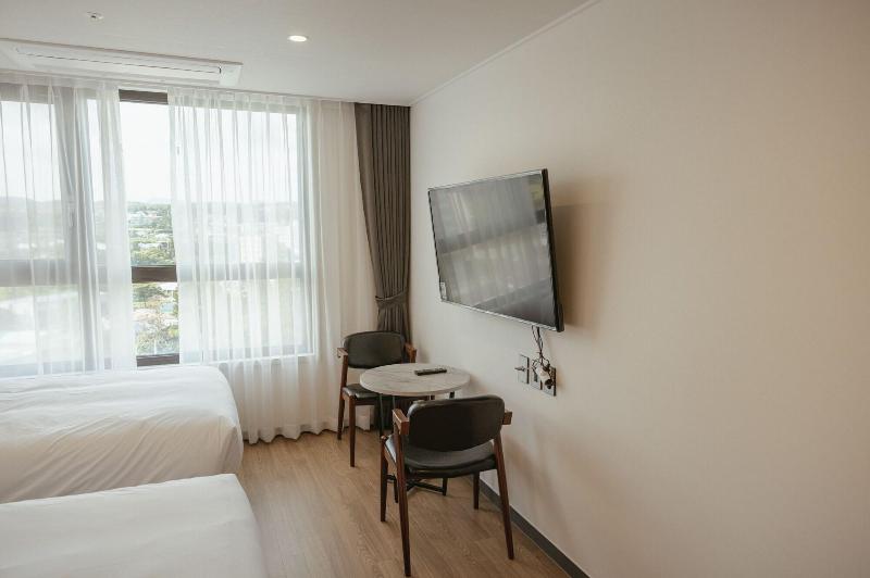 Lemain Hotel Seogwipo image