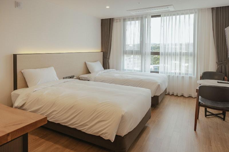 Lemain Hotel Seogwipo image