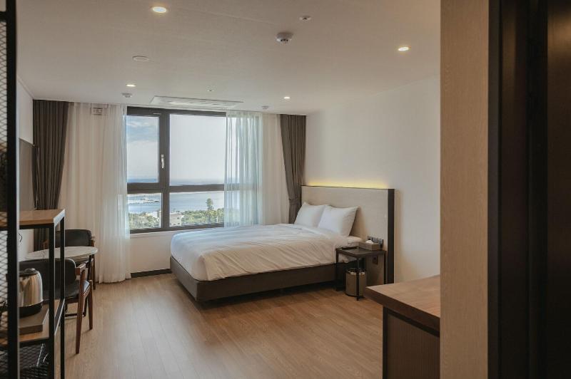 Lemain Hotel Seogwipo image
