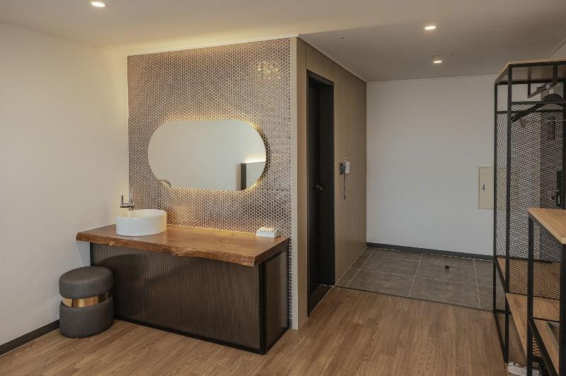 Lemain Hotel Seogwipo image