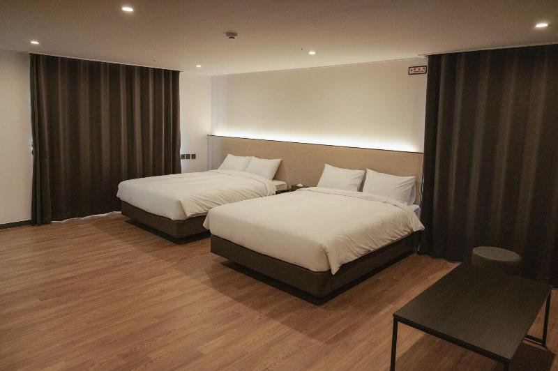 Lemain Hotel Seogwipo image