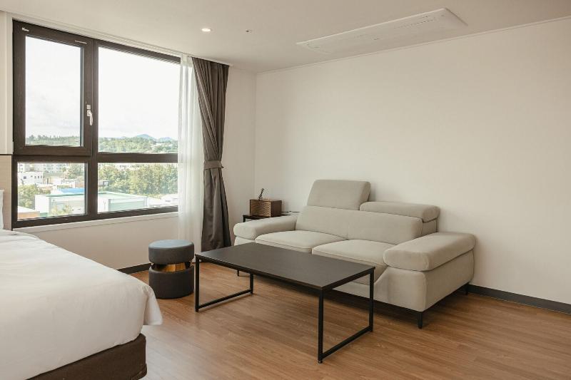 Lemain Hotel Seogwipo image
