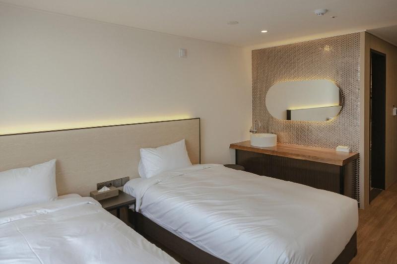 Lemain Hotel Seogwipo image