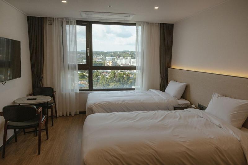 Lemain Hotel Seogwipo image