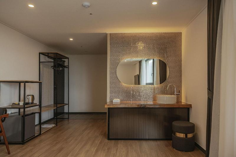 Lemain Hotel Seogwipo image