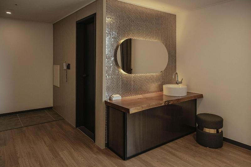 Lemain Hotel Seogwipo image
